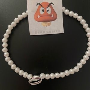 bead goblin pearl necklace with shell one size fits all (fit is snug)